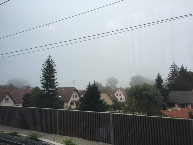 Mon arrivée en Alsace en train... ambiance brouillard.